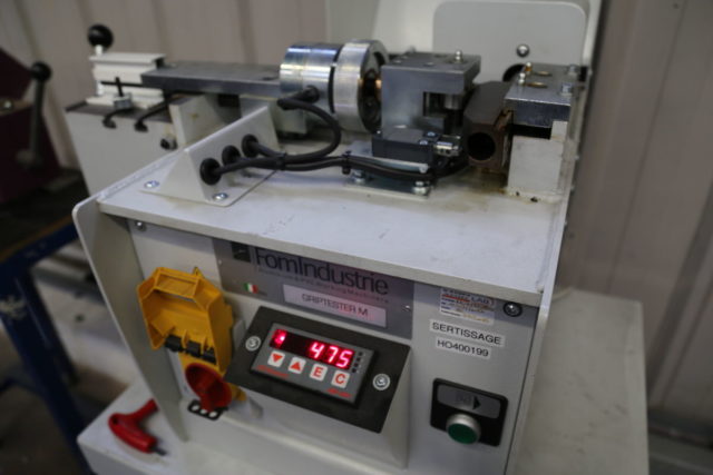 Contrôle qualité sertissage de profilé aluminium pour la menuiserie