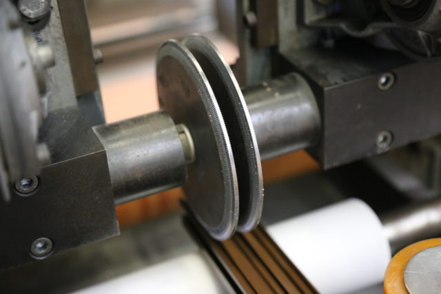 Laquage aluminium - Crantage du profilé aluminium